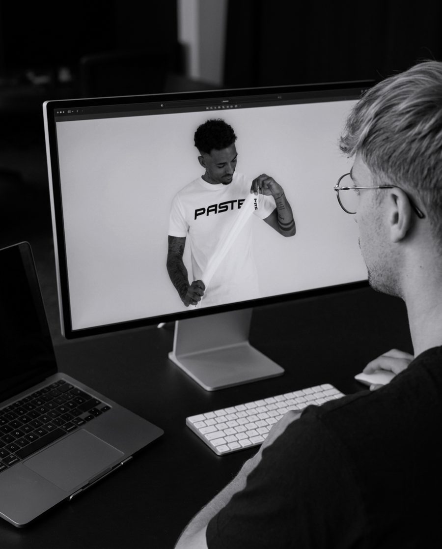 Bildbearbeitung eines PASTE-Shootings am Monitor